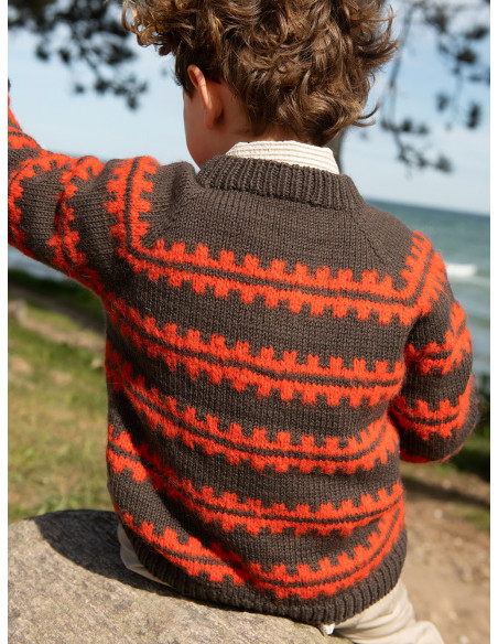 Stickbeskrivning 2506 mod 2 Ridge Sweater junior