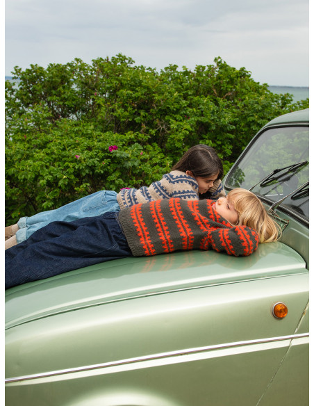 Stickbeskrivning 2506 mod 2 Ridge Sweater junior