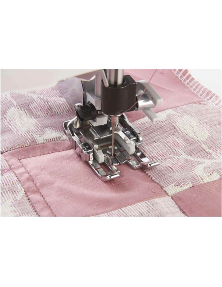 Övermatare med utbytbara pressarfötter