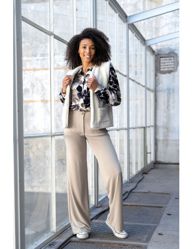 Broken Crepe Offwhite med mörklila blommor