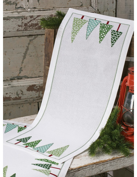 Broderikit Jullöpare med granar 28x74cm
