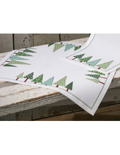 Broderikit Julduk med granar 56x56cm