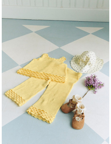 Stickbeskrivning Rosette Top, Pants & Bloomer Baby